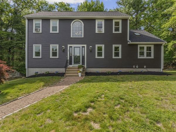 42 Brookside Dr, Uxbridge, MA 01569