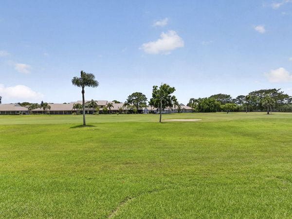 5954 SE Franklin Place, Hobe Sound, FL 33455