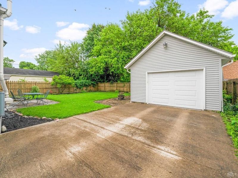 1909 E Bataan Drive, Kettering, OH 45420 Photo 4