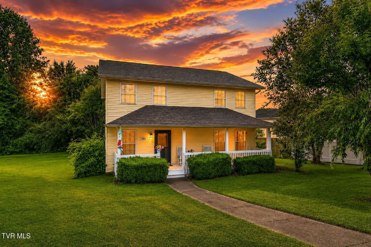 104 Phillip Drew Court, Johnson City, TN 37604 Main Photo