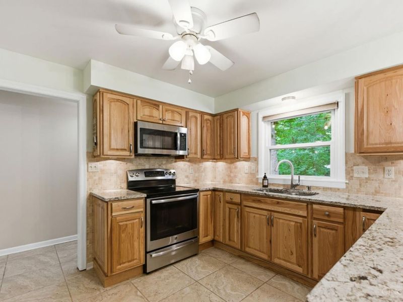 1204 Forest Court, Wyoming, OH 45215 Photo 10