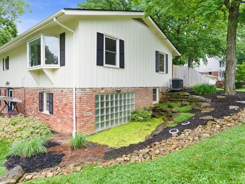 1204 Forest Court, Wyoming, OH 45215 Photo 12