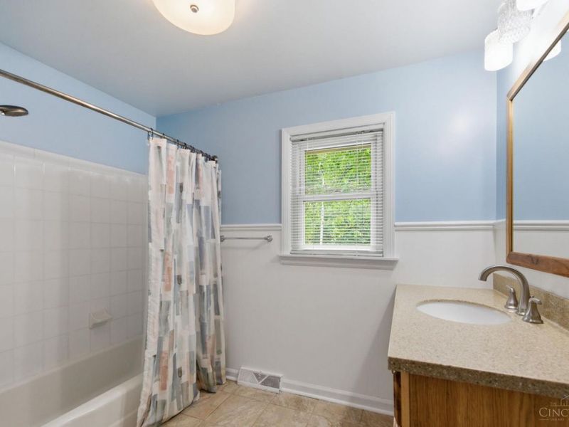 1204 Forest Court, Wyoming, OH 45215 Photo 21