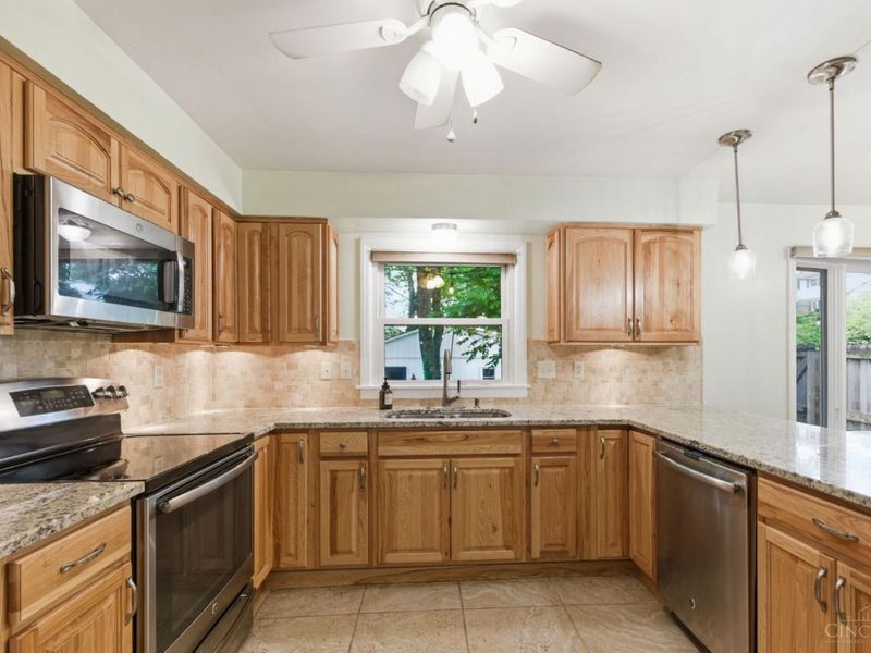 1204 Forest Court, Wyoming, OH 45215 Photo 6