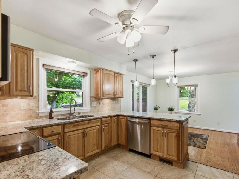 1204 Forest Court, Wyoming, OH 45215 Photo 7