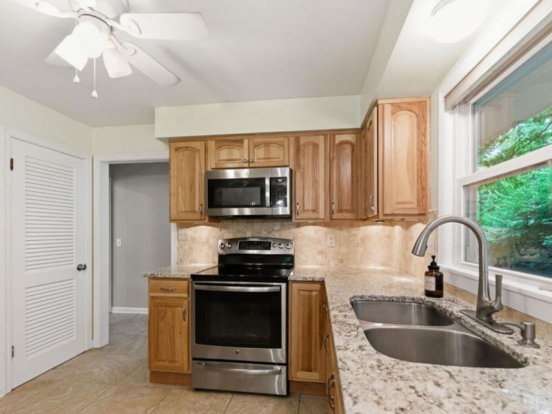 1204 Forest Court, Wyoming, OH 45215 Photo 8