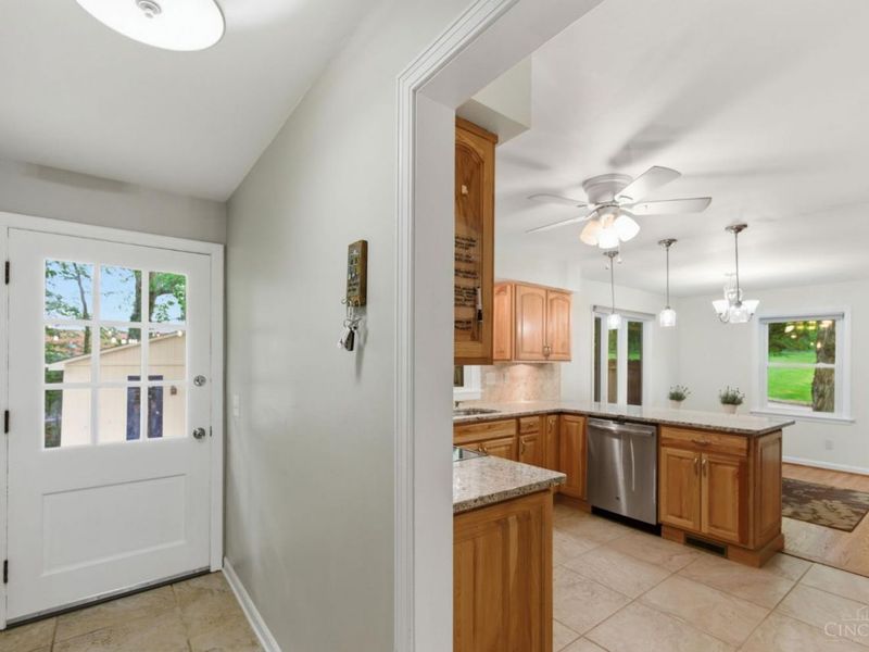 1204 Forest Court, Wyoming, OH 45215 Photo 8