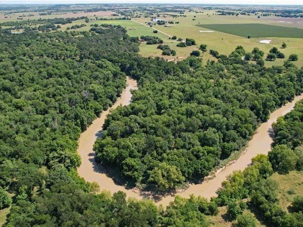 19706 Mclean Cemetery Road , Rogers, TX 76569