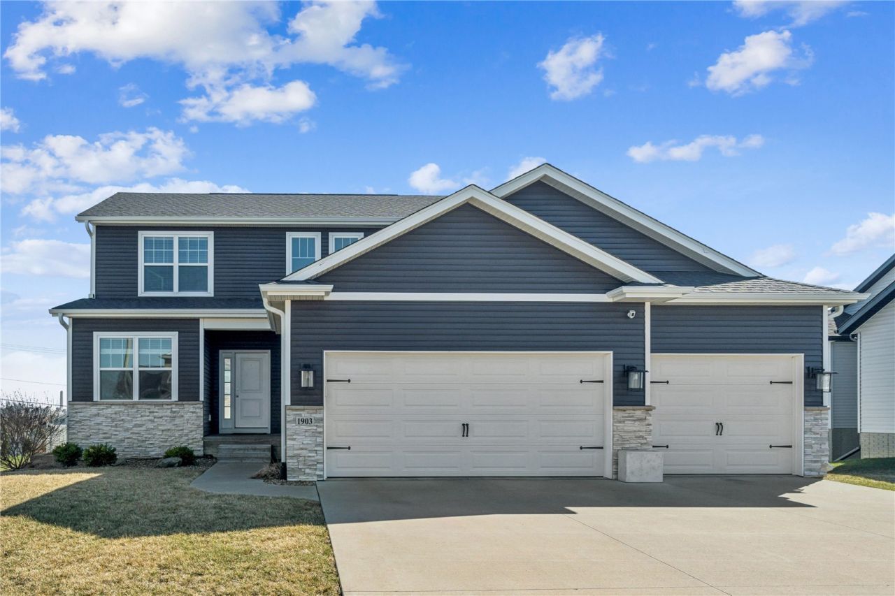1903 Wycliffe Court Sw, Cedar Rapids, IA 52404 Main Photo
