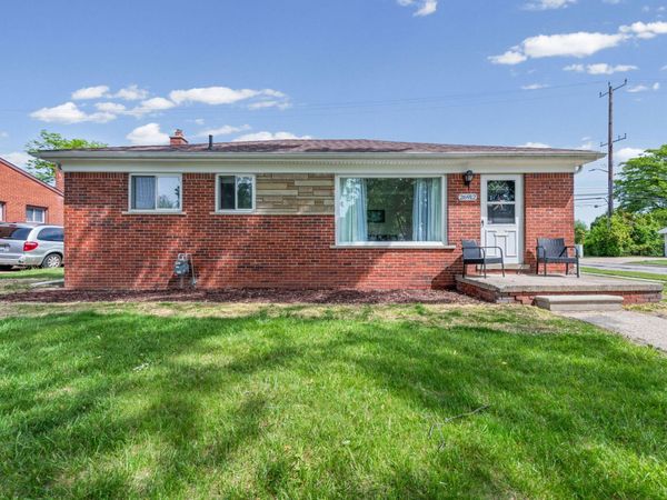 26912 W Davison, Redford, MI 48239