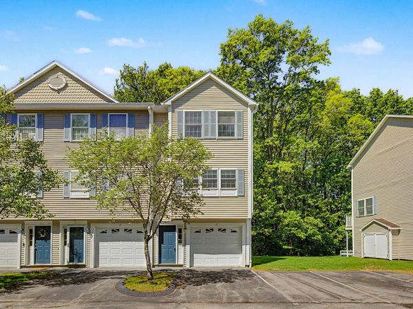 1029 S Mammoth Road, Unit 15, Manchester, NH 03109