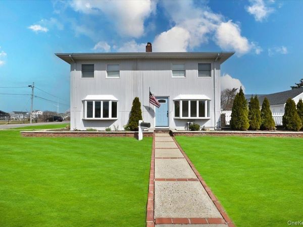 9 Cabot Rd W , Massapequa, NY 11758