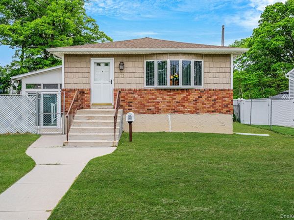 225 Ralph Avenue , Babylon, NY 11702