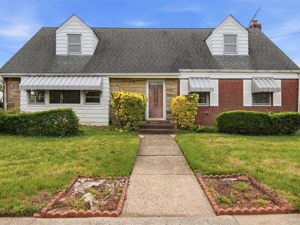 1001 N 4th Street , New Hyde Park, NY 11040