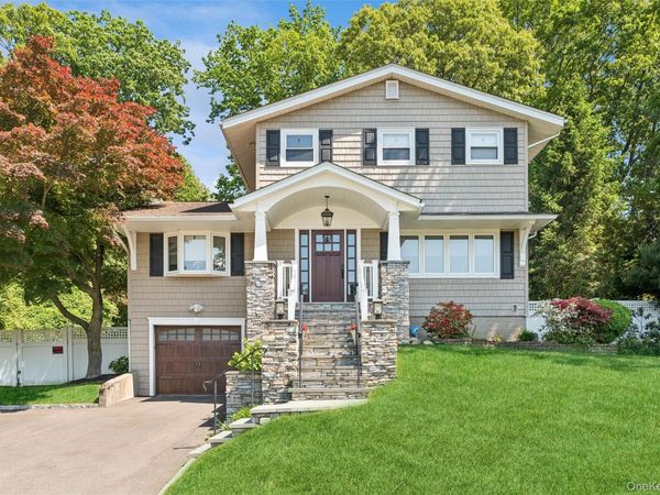 23 Ravenwood Drive , Kings Park, NY 11754