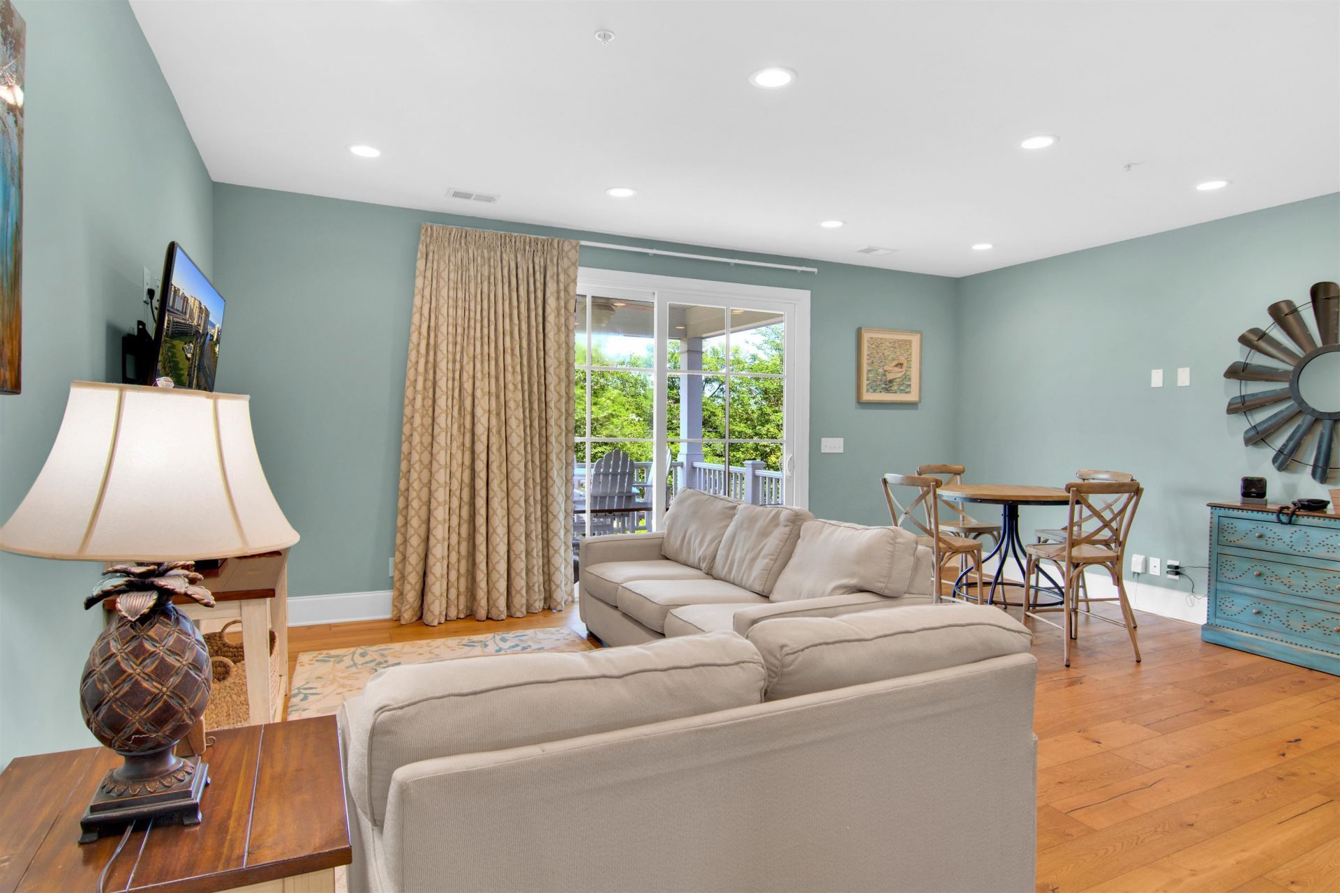 730 Madiera Dr. Photo 8