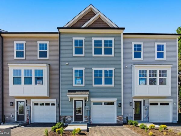 8 MAGNOLIA COURT , GETTYSBURG, PA 17325