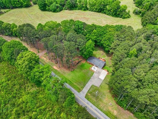 3198 E Fairview Road , Mcdonough, GA 30252