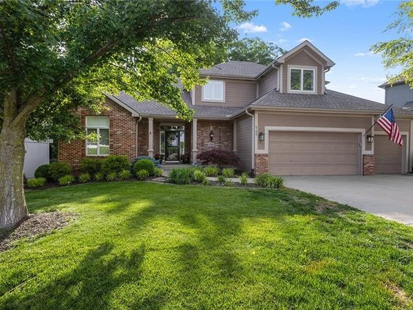 6180 N Nevada Avenue, Parkville, MO 64152