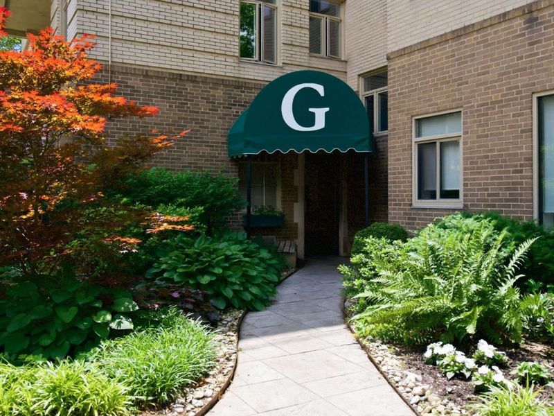 2372 Madison Road, Unit W3D, Cincinnati, OH 45208 Photo 2