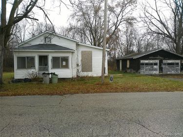 301 Chesaning Street , St. Charles Vlg, MI 48655
