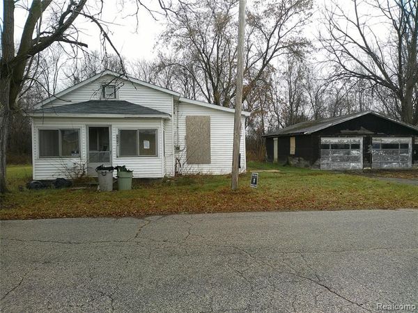 301 Chesaning Street, St. Charles Vlg, MI 48655