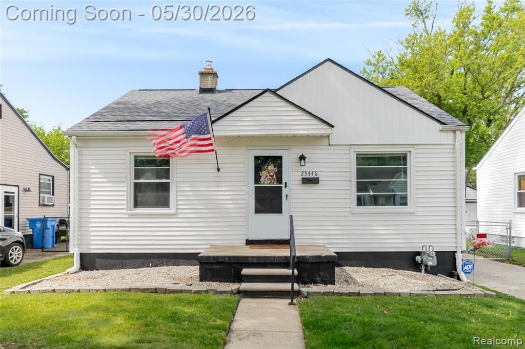 25446 Colgate Street, Dearborn Heights, MI 48125 Main Photo