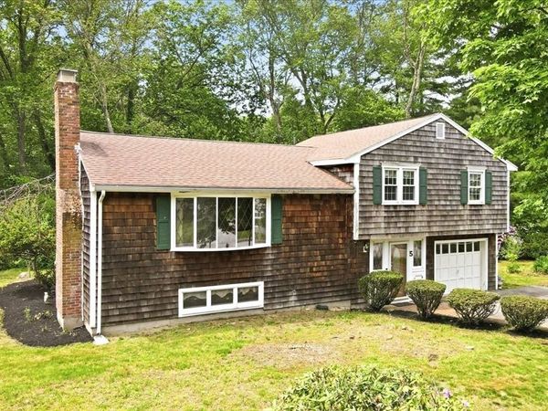 5 Spring Valley Rd, Medfield, MA 02052