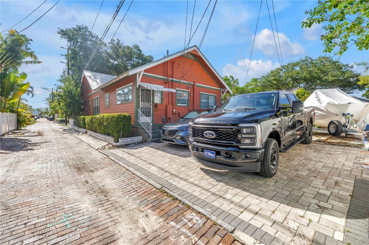 1114 3rd Street N, Saint Petersburg, FL 33701 Photo