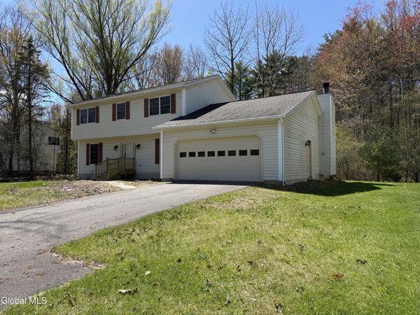 11 Abbey Court, Clifton Park, NY 12065