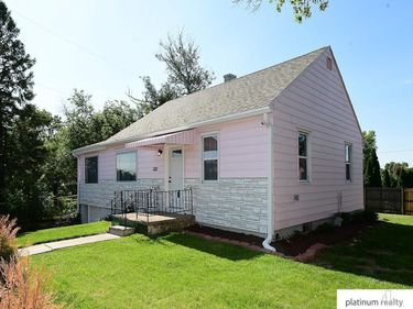 9635 Maple Street , Omaha, NE 68134
