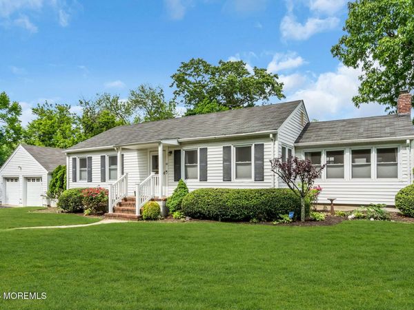 10 Lakeside Avenue, Rumson, NJ 07760