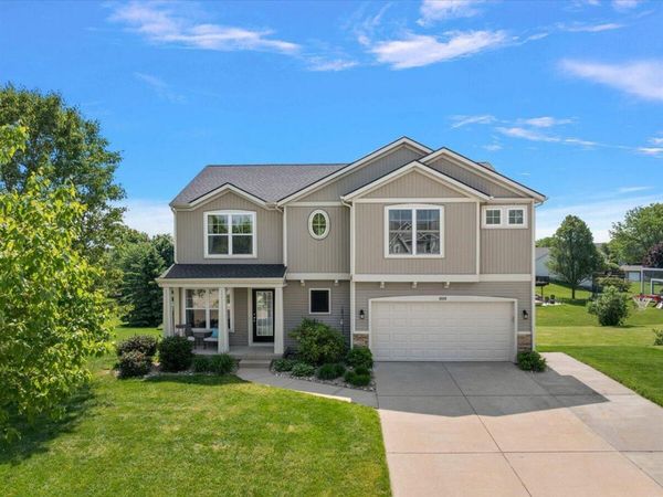 8950 Alanada Drive SE, Caledonia, MI 49316