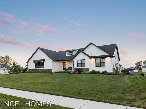 7268 Yellowstone Drive, Hudsonville, MI 49426