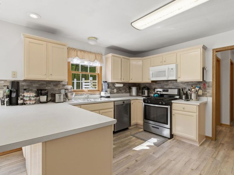 8904 Dean Road, Vermilion, OH 44089 Photo 16