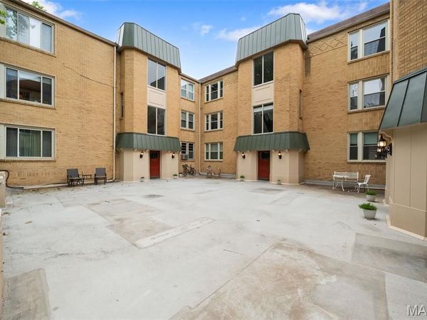 7542 York Drive , Unit 3E, St Louis, MO 63105