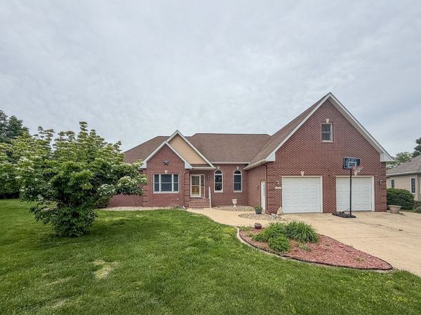 1511 River Bluff Court , Mahomet, IL 61853