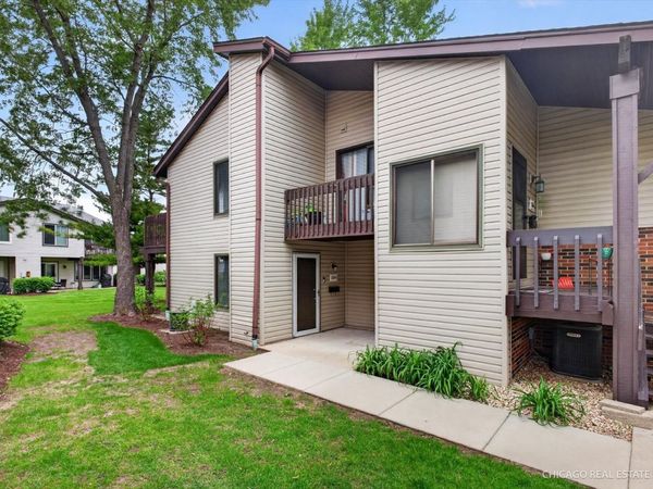 1326 Kingsbury Drive , Unit 6, Hanover Park, IL 60133