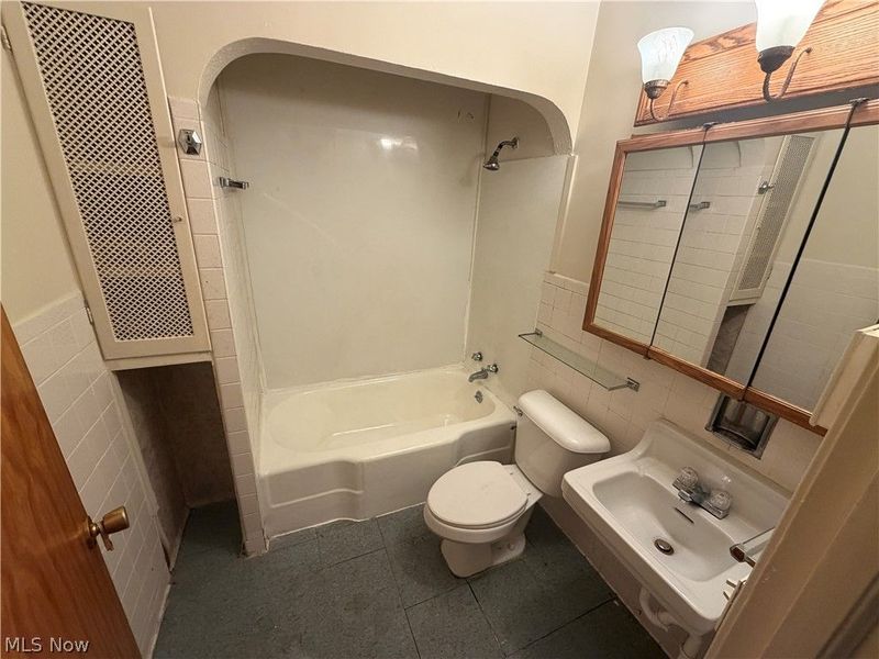 15300 Waterloo Road, Unit 1, Cleveland, OH 44110 Photo 8