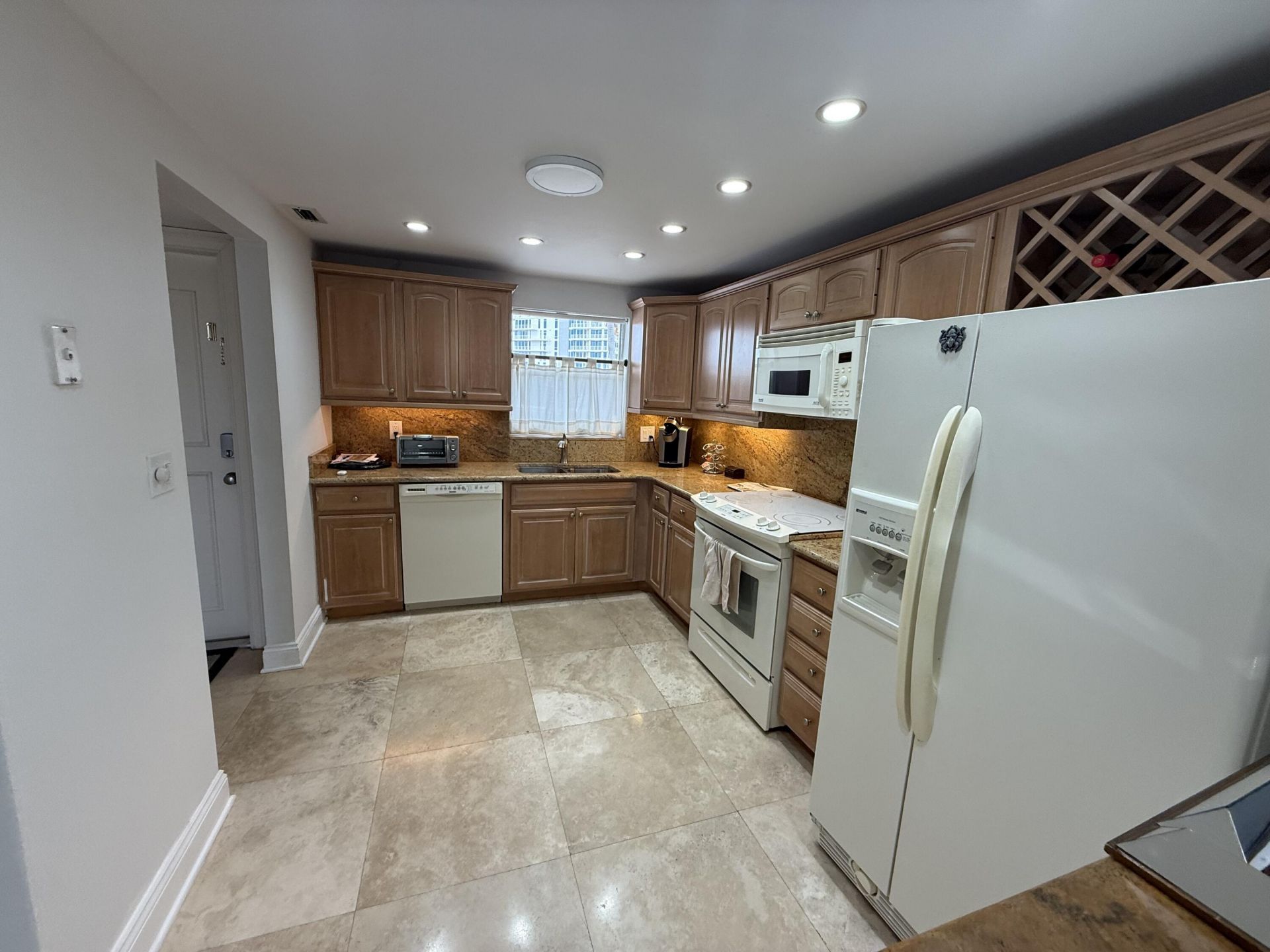 511 Bayshore Drive, Unit 405, Fort Lauderdale, FL 33304 Photo