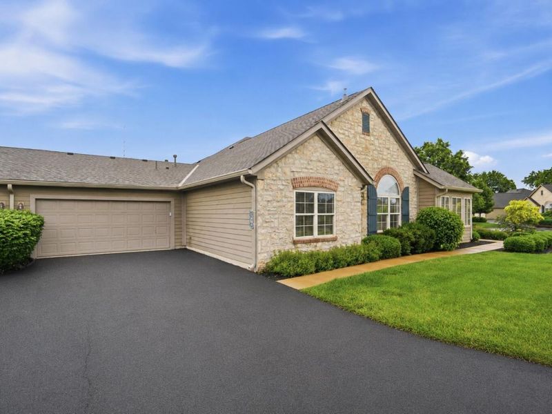 7267 Falls View Circle, Delaware, OH 43015 Photo 2