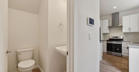 191 Log Pond Ln, Sacramento, CA 95818 Photo