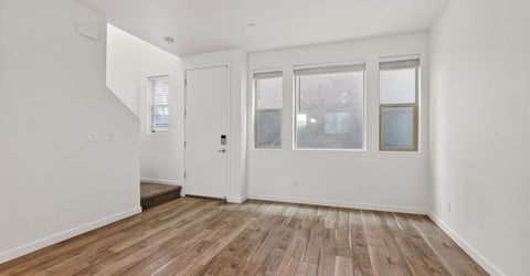 191 Log Pond Ln, Sacramento, CA 95818 Photo