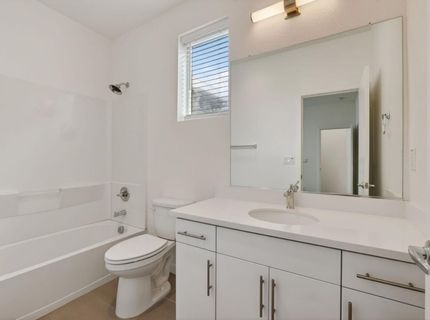 191 Log Pond Ln, Sacramento, CA 95818 Photo