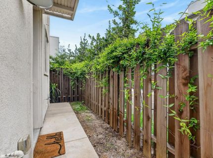 191 Log Pond Ln, Sacramento, CA 95818 Photo
