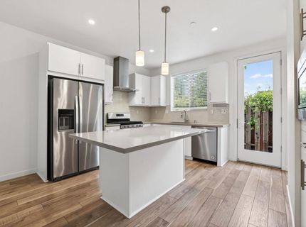 191 Log Pond Ln, Sacramento, CA 95818 Photo