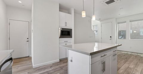 191 Log Pond Ln, Sacramento, CA 95818 Photo
