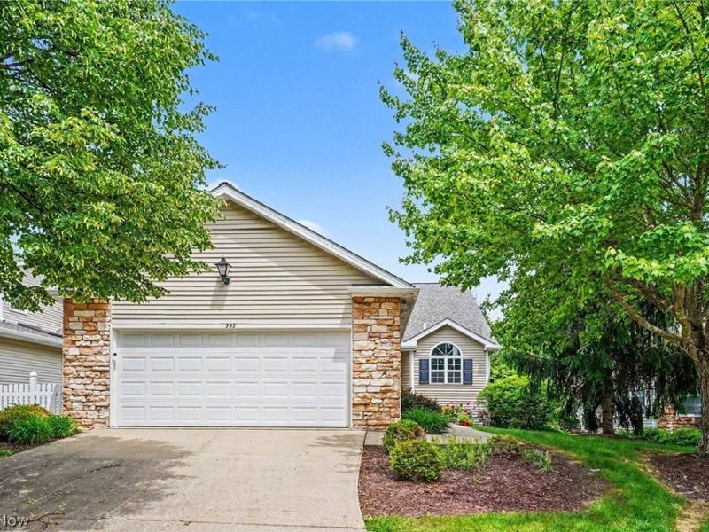 959 Grand View Lane, Aurora, OH 44202 Photo 2