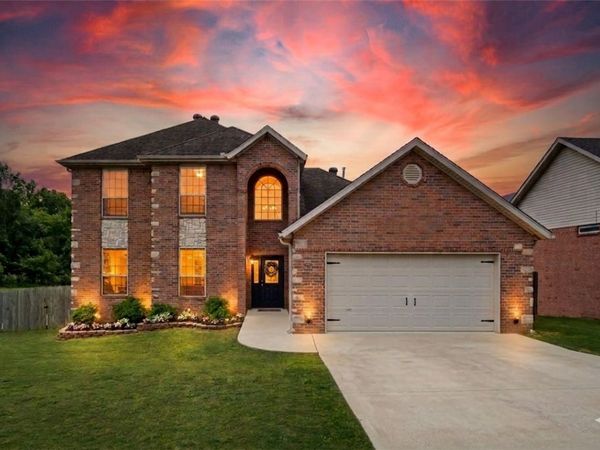 4601 SW Golden Eagle Avenue , Bentonville, AR 72713