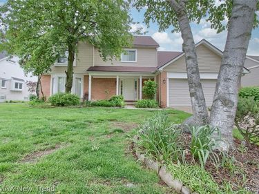 24498 Redwing Drive , Novi, MI 48374